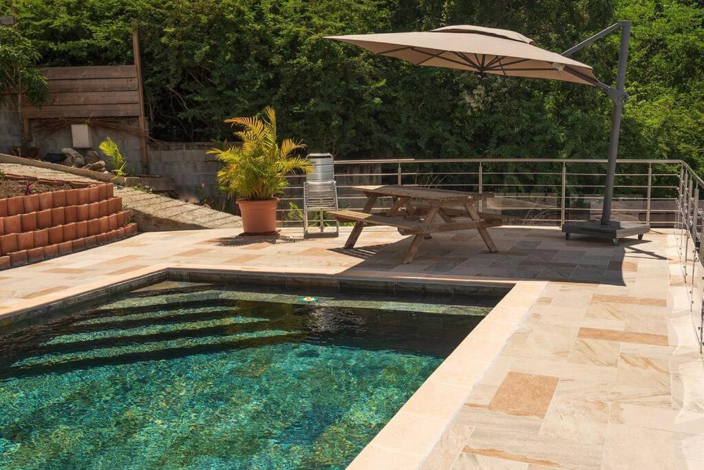 Bas De Villa Piscine Petit Versailles Sainte Anne Extérieur photo